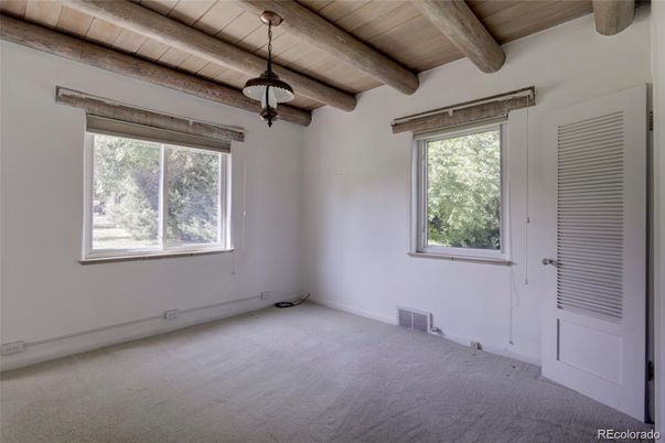 Empty room, Interior, Pendant Lights, Wooden Beams, Wooden Ceilings