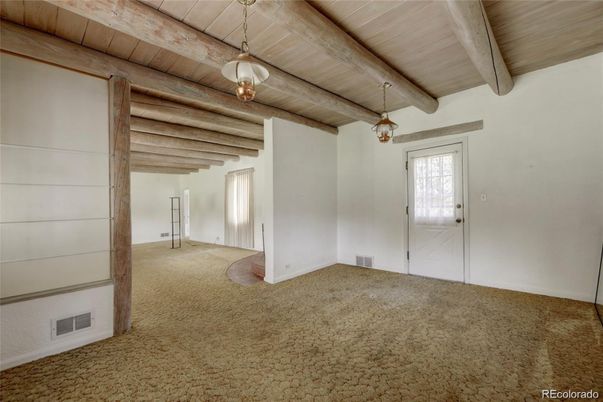Empty room, Interior, Pendant Lights, Wooden Beams, Wooden Ceilings
