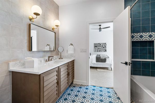 Bathroom, Bedroom, Dual Sink Vanities, Interior