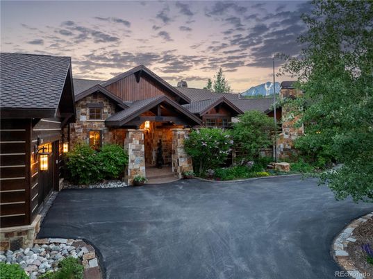 Exterior, Facade, Ranch
