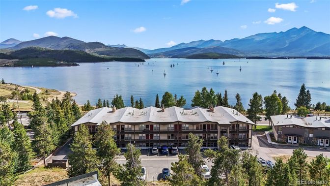 Exterior, Lake