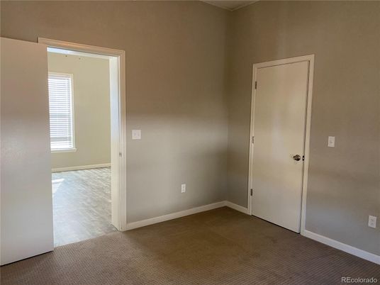 Empty room, Interior