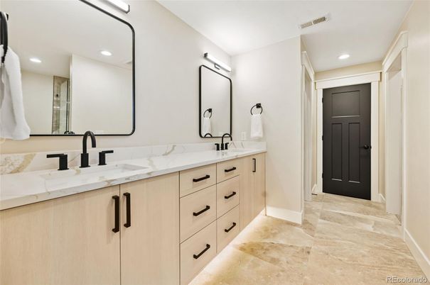 Bathroom, Dual Sink Vanities, Interior, Recessed Lighting