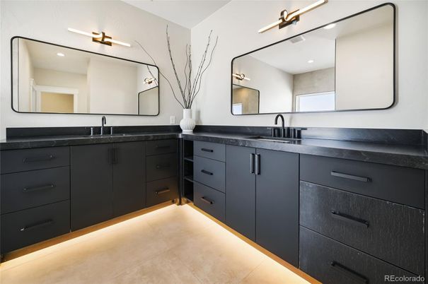 Bathroom, Dual Sink Vanities, Interior, Recessed Lighting