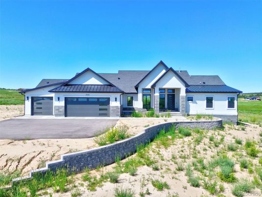 Attached, Exterior, Facade, Ranch