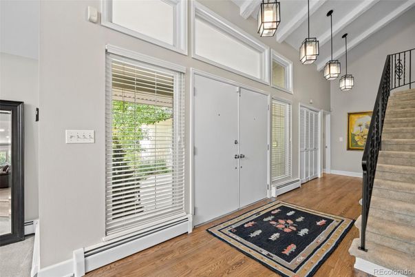Interior, Pendant Lights, Wood Texture Flooring