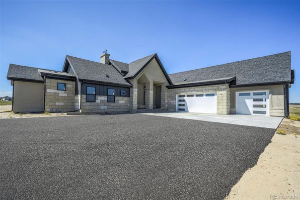 Attached, Exterior, Facade, Ranch