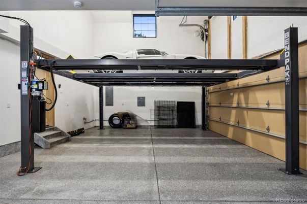 Garage, Interior