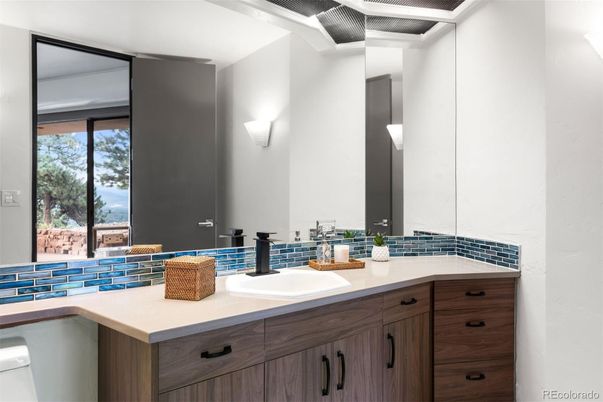 Bathroom, Dual Sink Vanities, Interior