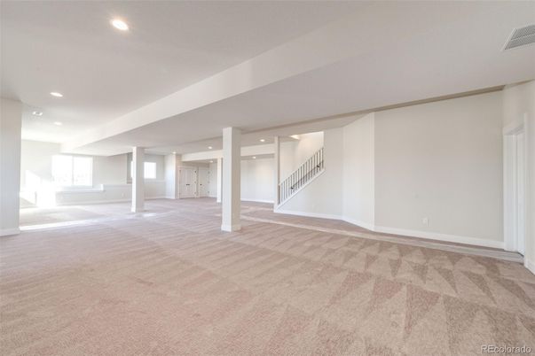 Empty room, Interior, Recessed Lighting