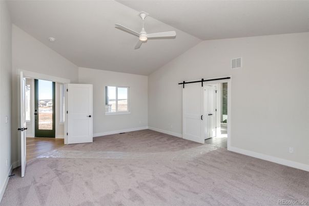 Empty room, Interior