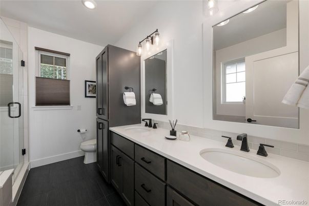 Bathroom, Dual Sink Vanities, Interior, Recessed Lighting
