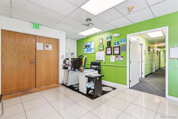 Home Office, Interior