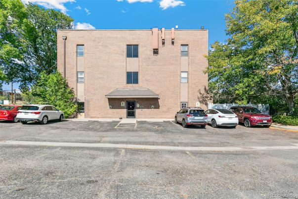 Exterior, Facade, Brick Facade, Highrise
