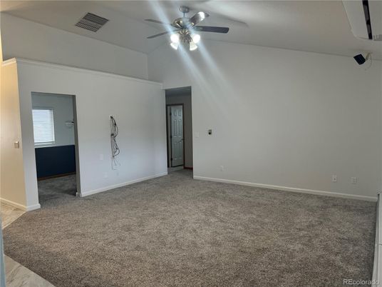 Empty room, Interior
