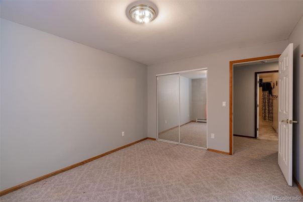 Empty room, Interior