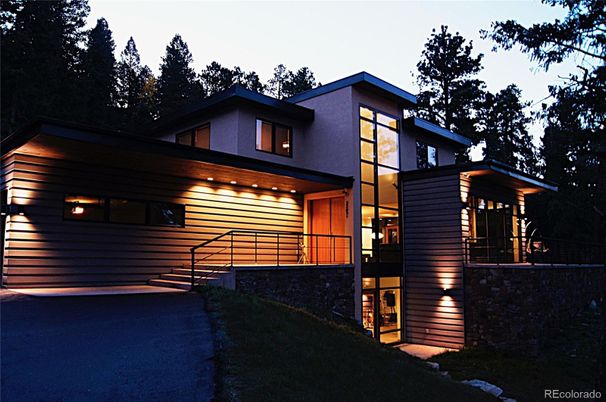 Exterior, Facade, Modern
