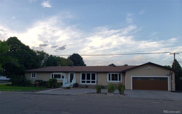 Attached, Exterior, Facade, Ranch