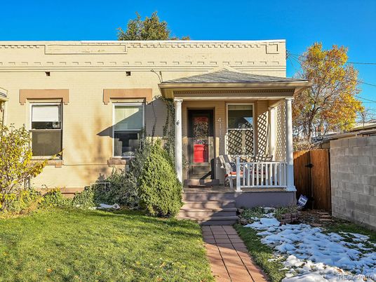 Exterior, Facade, American Foursquare