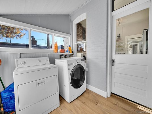 Interior, Utility Closets, Washer, Wood Texture Flooring