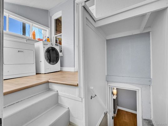 Interior, Utility Closets, Washer, Wood Texture Flooring