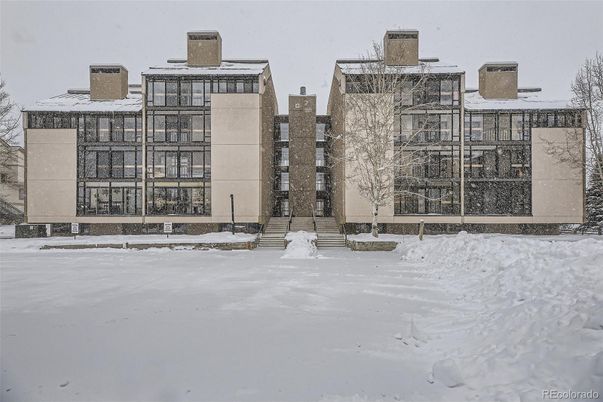 Exterior, Facade, Modern