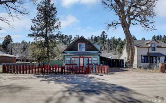 Backyard, Exterior, Facade, Queen Anne Victorian