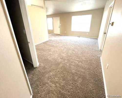 Empty room, Interior