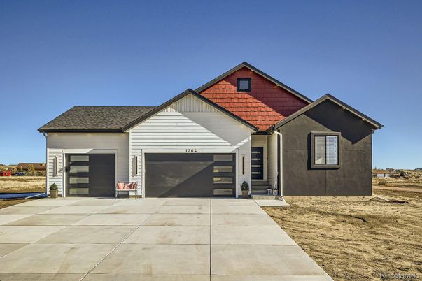 Attached, Exterior, Facade, Ranch