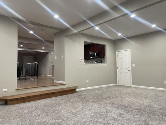 Empty room, Interior, Recessed Lighting