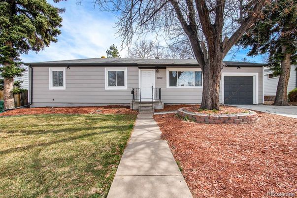 Attached, Exterior, Facade, Ranch