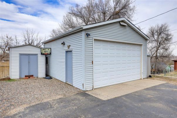 Detached Garage, Exterior