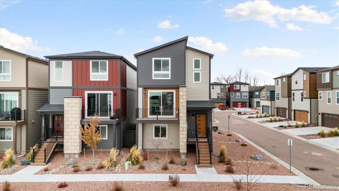 Exterior, Facade, Rowhouse
