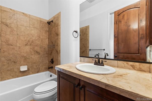 Bathroom, Interior, Tile Countertops