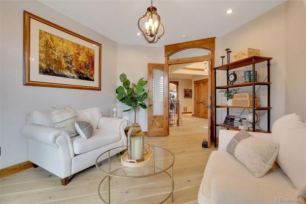 Interior, Living room, Pendant Lights, Recessed Lighting, Wood Texture Flooring