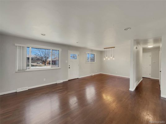 Empty room, Interior, Pendant Lights, Wood Texture Flooring
