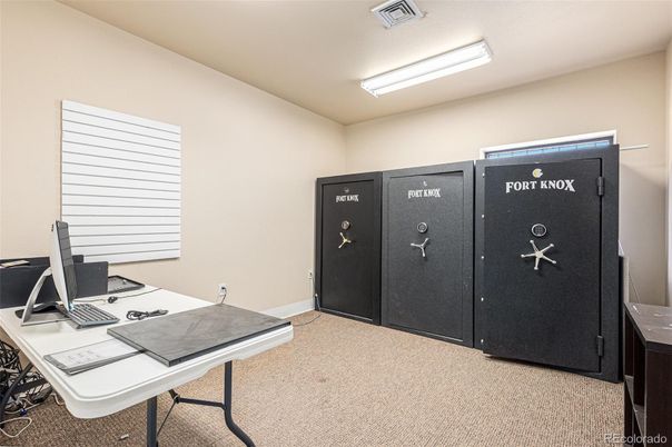 Home Office, Interior