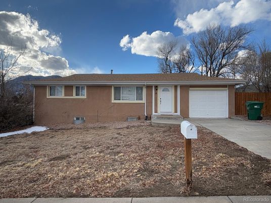 Attached, Exterior, Facade, Ranch