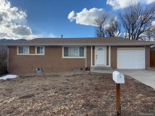 Attached, Exterior, Facade, Ranch