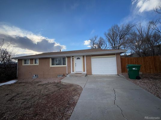 Attached, Exterior, Facade, Ranch