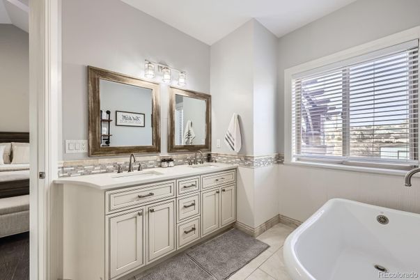 Bathroom, Dual Sink Vanities, Interior