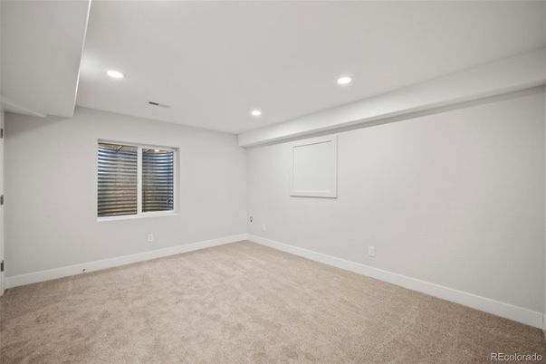 Empty room, Interior, Recessed Lighting