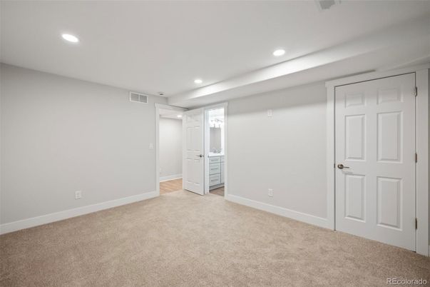 Empty room, Interior, Recessed Lighting