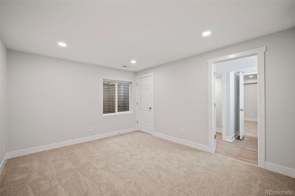 Empty room, Interior, Recessed Lighting