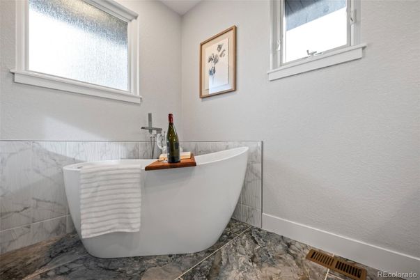 Bathroom, Free Standing Baths, Interior, Marble, Marble Walls
