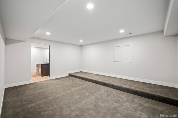 Empty room, Interior, Recessed Lighting