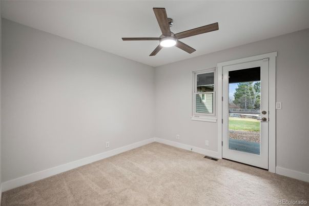 Empty room, Interior