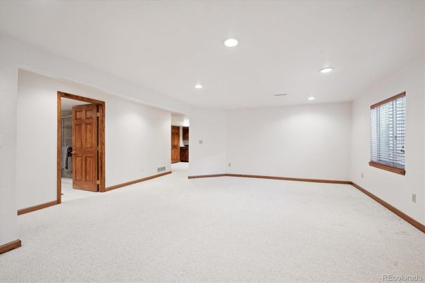 Empty room, Interior, Recessed Lighting