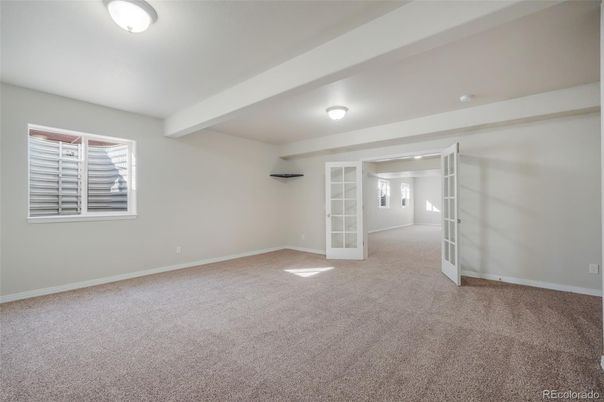 Empty room, Interior