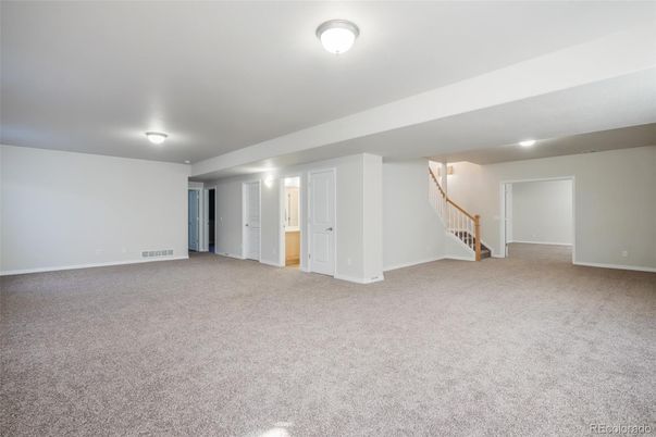 Empty room, Interior